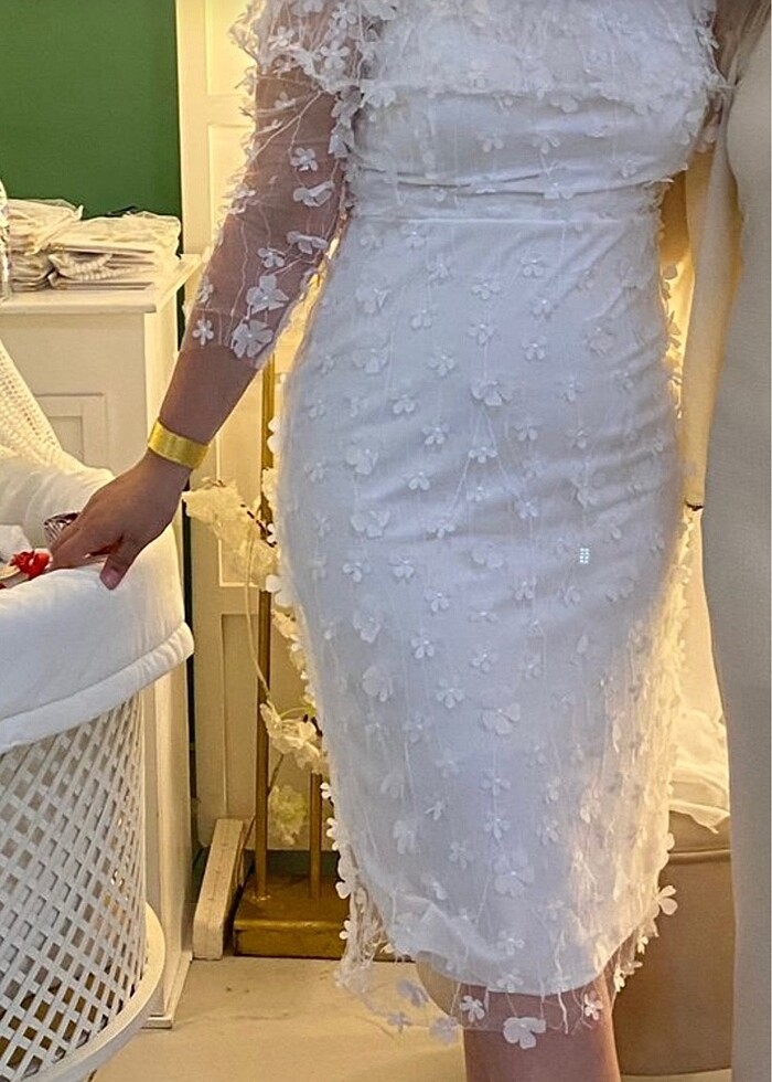 Beyaz çiçekli elbise - Görsel 3