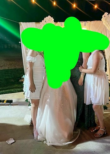 Şeffaf Detaylı Uzun Straplez Beyaz Nişan Elbisesi