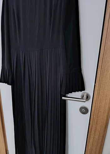 Siyah Piliseli Uzun Kollu Uzun Elbise - Görsel 2