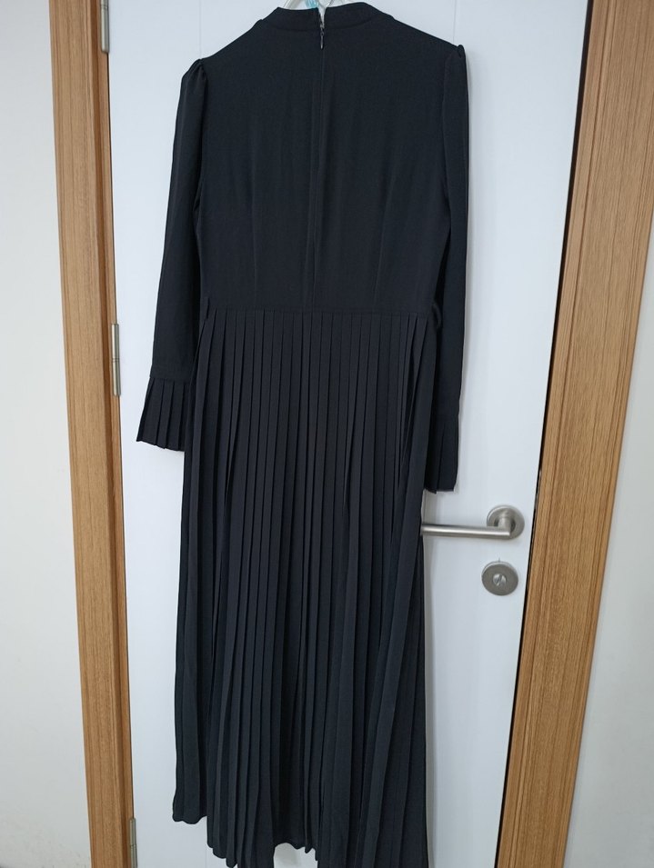 Siyah Piliseli Uzun Kollu Uzun Elbise - Görsel 5