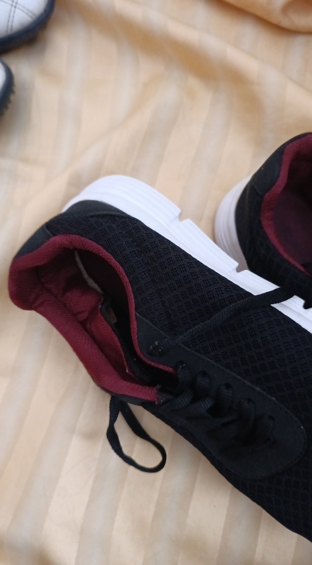 Bordo Detaylı Siyah Kadın Spor Ayakkabı - Görsel 3