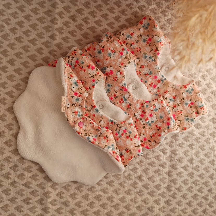 Çiçek Desenli Pastel Bebek Önlüğü - Görsel 3