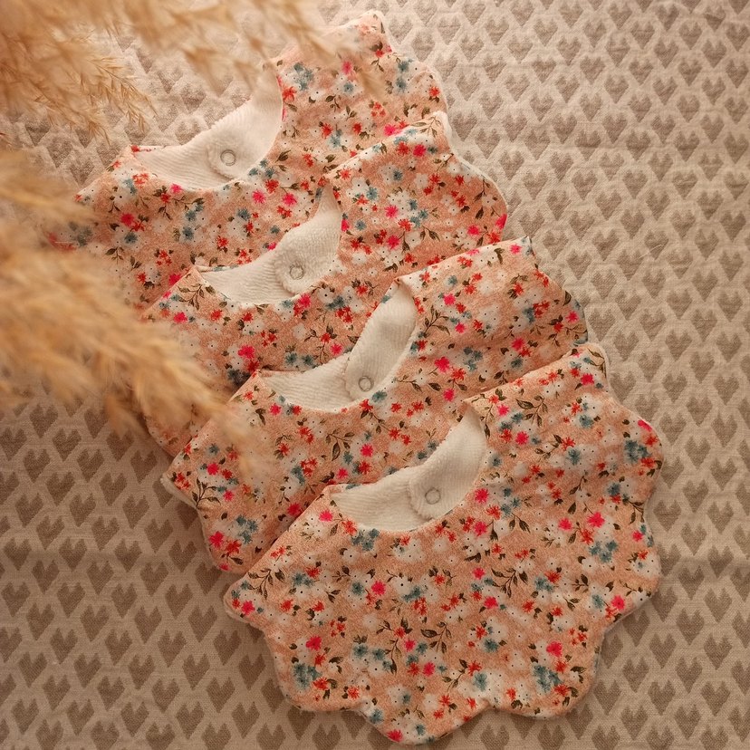 Çiçek Desenli Pastel Bebek Önlüğü - Görsel 2