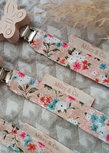 Çiçek Desenli Bej Bebek Emzik Askisi Kelebek - Görsel 4