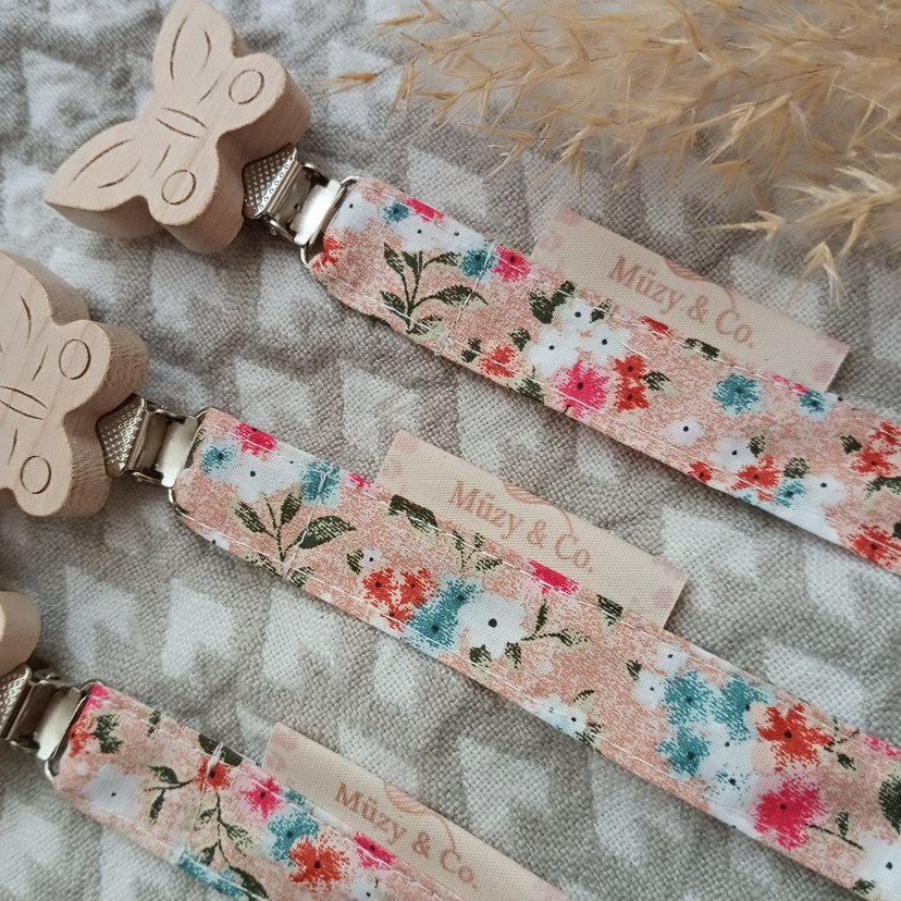 Çiçek Desenli Bej Bebek Emzik Askisi Kelebek - Görsel 4