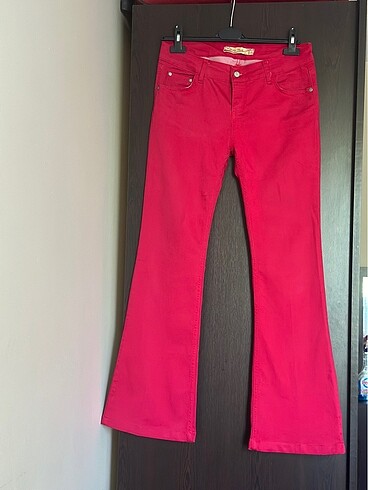 Kırmızı flare kanvas pantolon