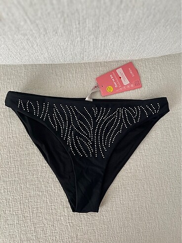 m Beden Siyah taşlı bikini altı