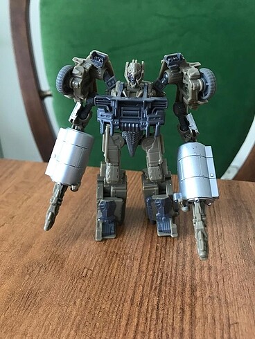 Transformers megatron ve optimus prime