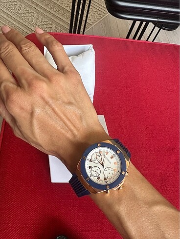 Guess Guess saat