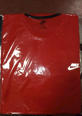 Nike Erkek Kırmızı Kısa Kollu Tişört