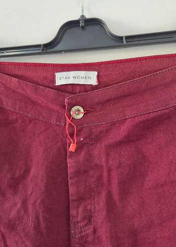 Bordo Düğmeli Kadın Bermuda Şort - Görsel 3