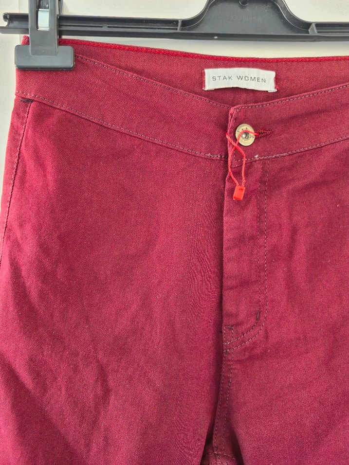 Bordo Düğmeli Kadın Bermuda Şort - Görsel 2