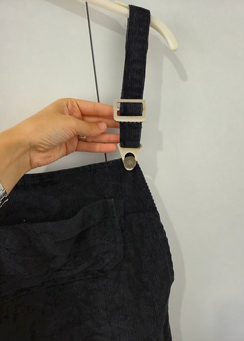 Siyah Kadife Askılı Midi Salopet - Görsel 4