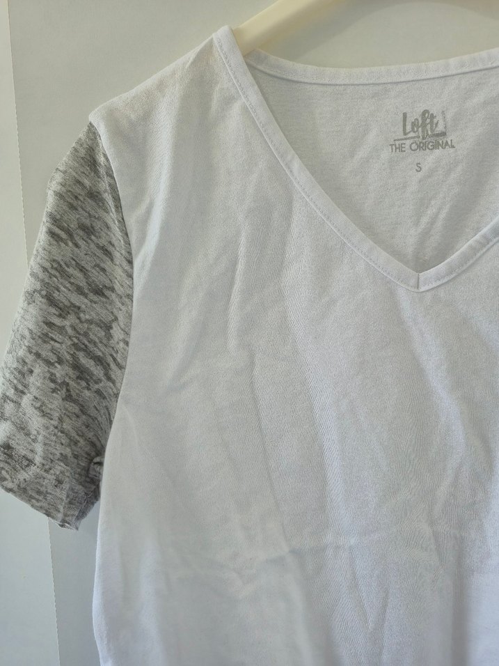 Gri Kısa Kollu V Yaka Pamuklu Tişört - Görsel 2