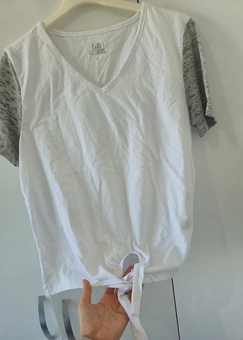 V Yaka Kısa Kollu Beyaz Tişört - Görsel 3