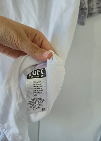 V Yaka Kısa Kollu Beyaz Tişört - Görsel 5