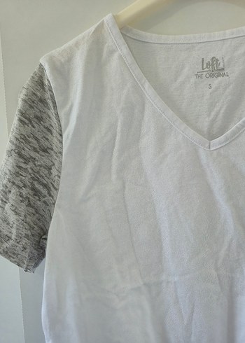 V Yaka Kısa Kollu Beyaz Tişört - Görsel 2