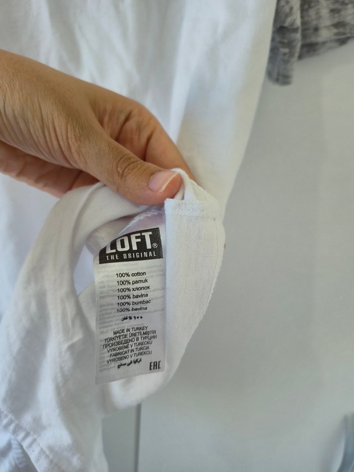 V Yaka Kısa Kollu Beyaz Tişört - Görsel 5