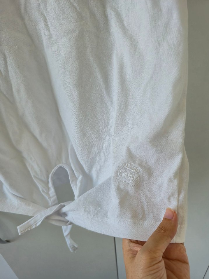 V Yaka Kısa Kollu Beyaz Tişört - Görsel 4