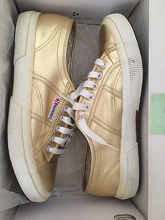 40 numara superga gold ayakkabı