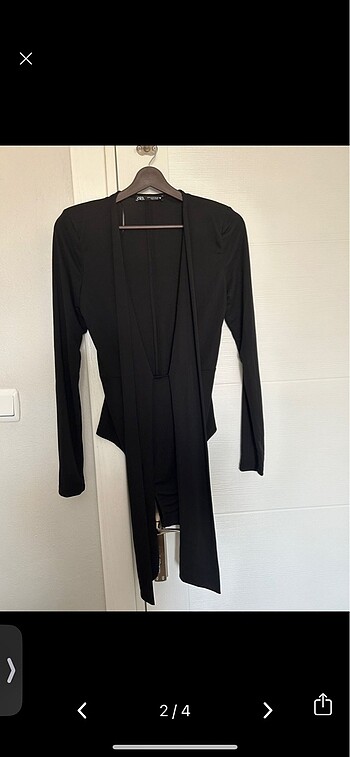 Zara ZARA V YAKA SİYAH VATKALI DEKOLTE BODY
