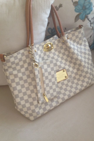 Diğer Louis Vuitton Krem Çanta
