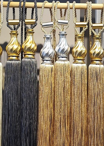 İşlemeli Parlak Altın Perde Püskülleri - Görsel 2