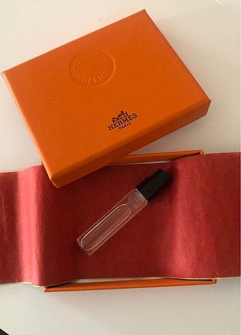 Beden Renk Hermès Eau de Rhubarbe Écarlate kutu ile