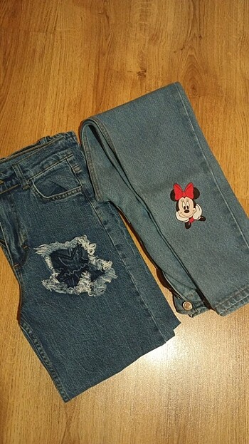 İki kot pantolon