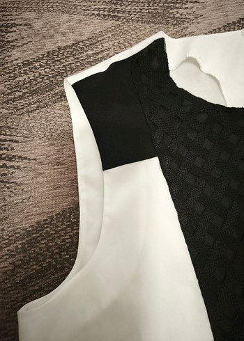 fabrika Düğmeli Siyah-Beyaz Kolsuz Bluz - Görsel 7