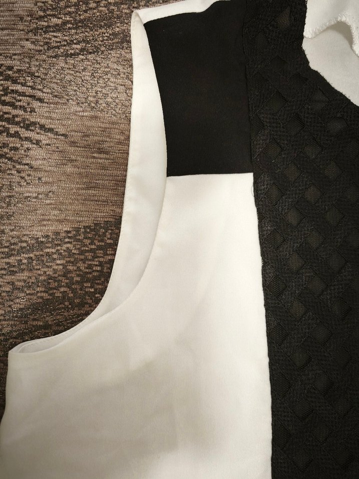 fabrika Düğmeli Siyah-Beyaz Kolsuz Bluz - Görsel 4