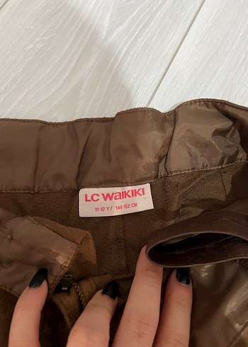 Düğmeli Kahverengi  yumuşak kadifemsi Kadın Şort - Görsel 4