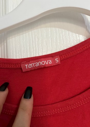 Kırmızı Dantelli Baskılı Kadın Tişört - Görsel 3