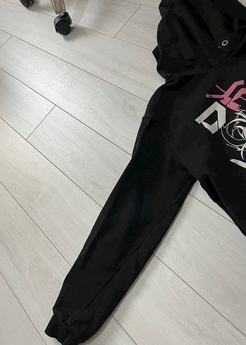 Siyah Kapüşonlu Uzun Kollu orijinal anime Sweatshirt - Görsel 3