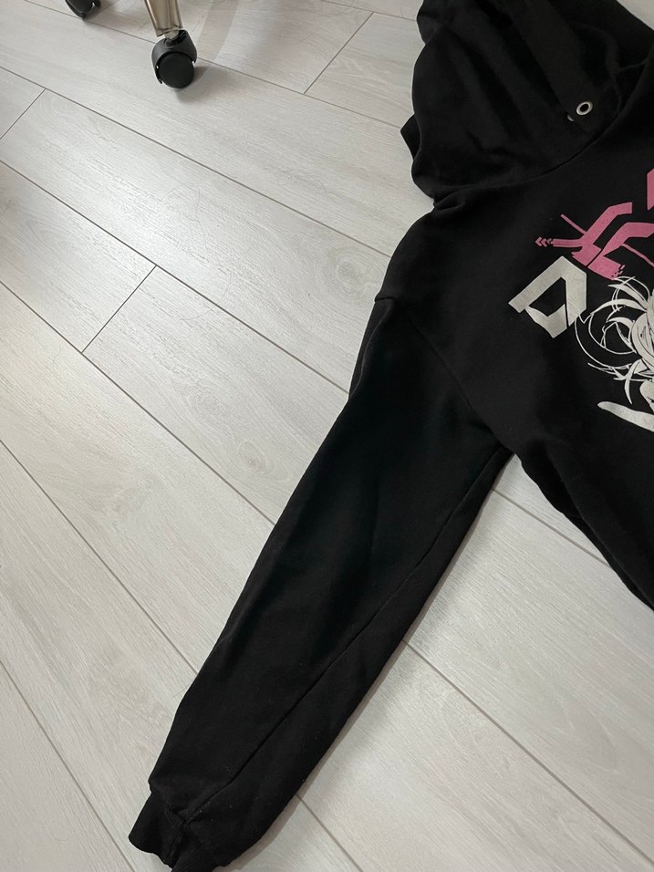 Siyah Kapüşonlu Uzun Kollu orijinal anime Sweatshirt - Görsel 3