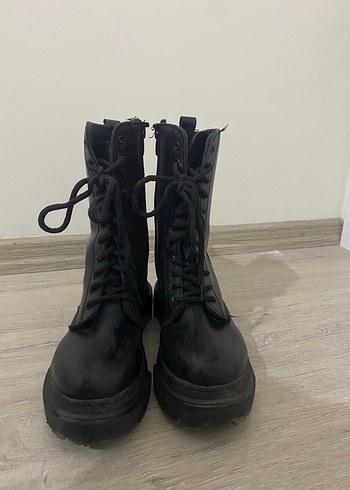 Diğer Siyah bagcıklı postal bot