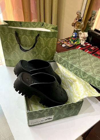 39 Beden Gucci Terlik