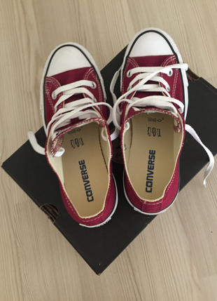 36 Beden bordo Renk 2 kere giyilen bordo converse