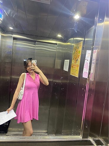 Pembe elbise