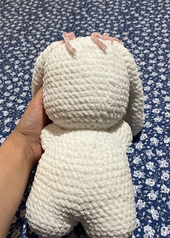 Beden Pembe Kalpli Beyaz Örgü Peluş Tavşan
