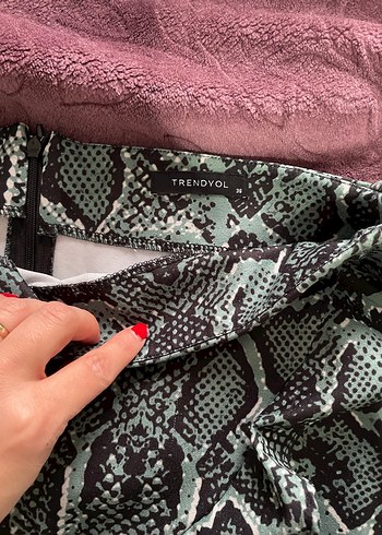 Kadın Yılan Desenli Fırfırlı Mini Etek - Görsel 2