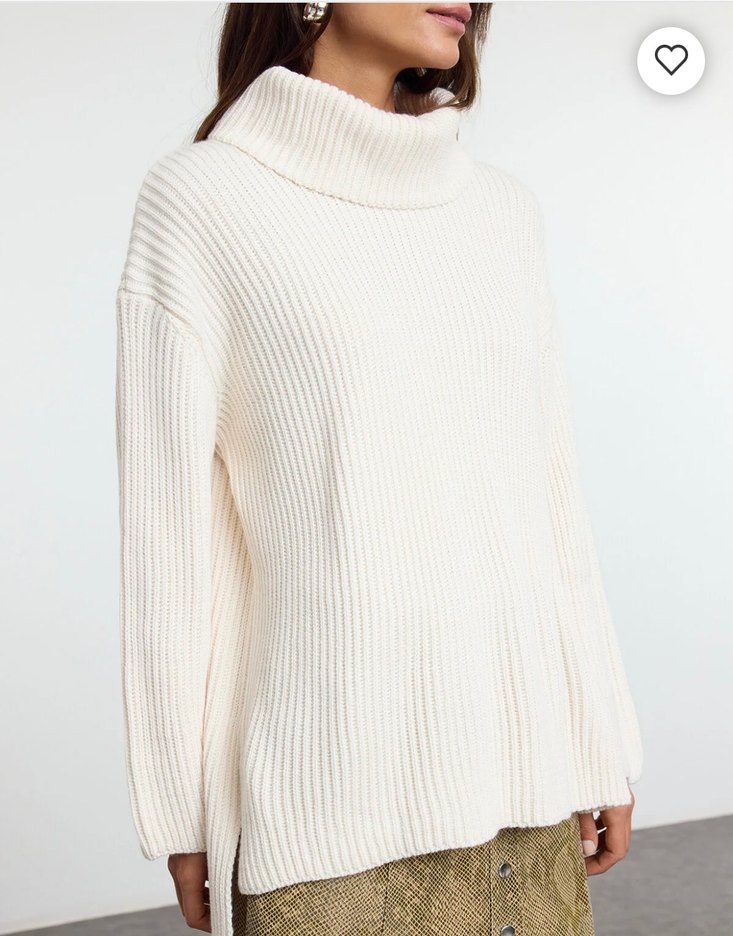 Beyaz Yarım Boğazlı Salaş Triko Kazak - Görsel 2