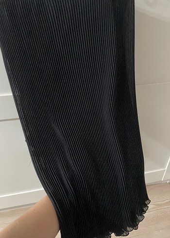 Kadın Siyah Piliseli Midi Kumaş Pantolon - Görsel 2