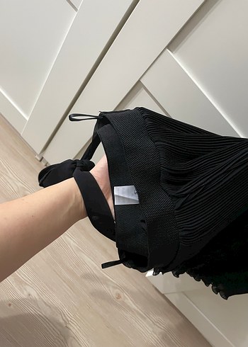 Kadın Siyah Piliseli Midi Kumaş Pantolon - Görsel 3