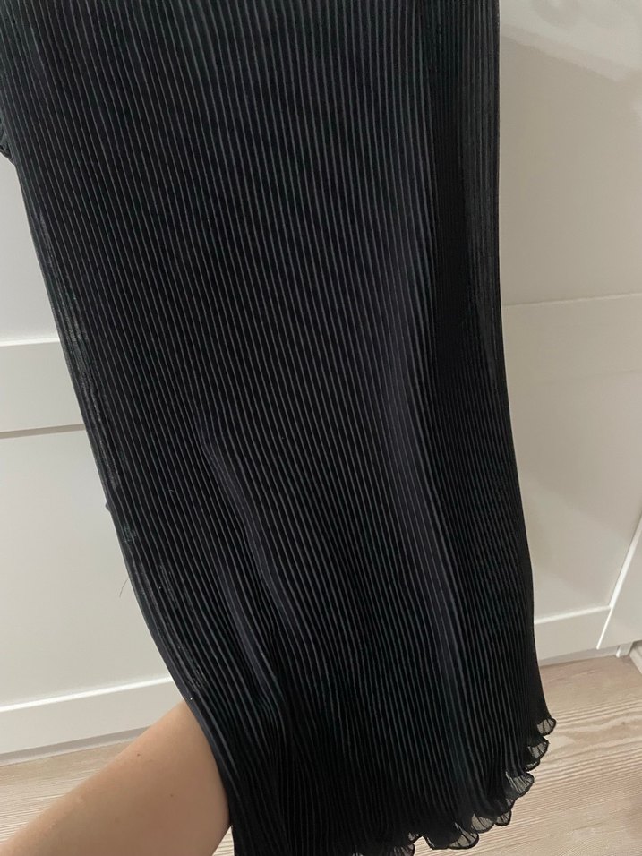 Kadın Siyah Piliseli Midi Kumaş Pantolon - Görsel 2