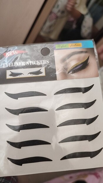 Diğer Kendiliğinden yapışma göz eyeliner