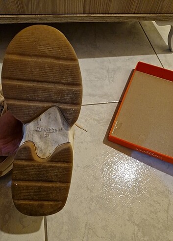 Bershka marka bej renk az kullanılmış spor ayakkabı - Görsel 5