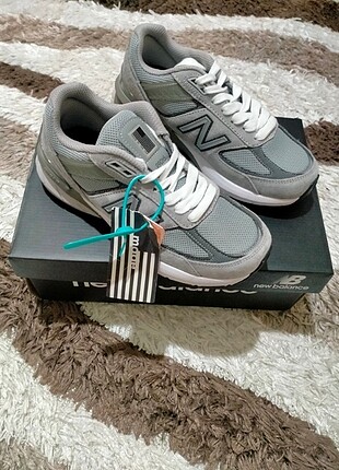 NEW BALANCE 990 V5