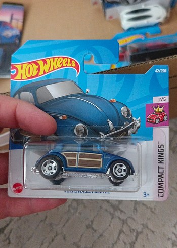 Parlak Mavi Hot Wheels Oyuncak Araba