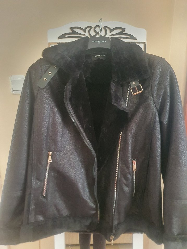 Tokalı Siyah Deri Kadın Mont - Görsel 3